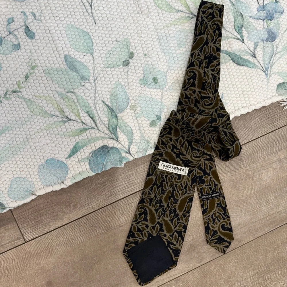Vintage Giorgio Armani Cravatte Men’s Patterned Luxury Silk Tie Made in Italy
